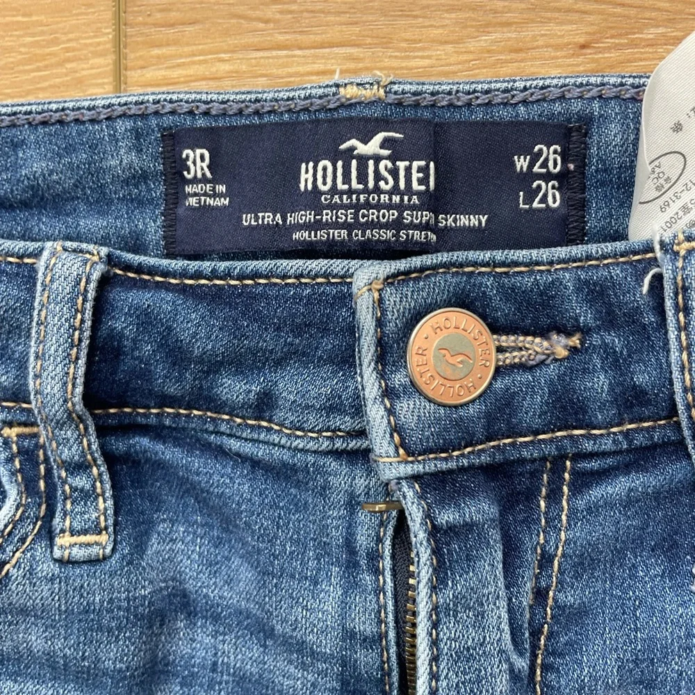 Hollister Ultra-High Rise Crop‎ Super Skinny Jeans